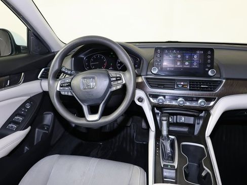 Used 2019 Honda Accord EX image 9