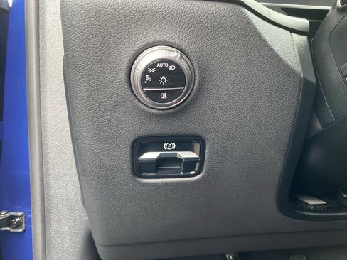 Used 2025 Mercedes-Benz GLC 300 4MATIC image 15