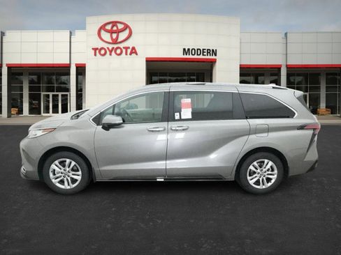 New 2026 Toyota Sienna Limited image 9
