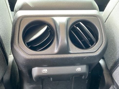 Used 2024 Jeep Wrangler Unlimited AWD/4WD image 15