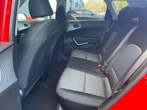 Used 2025 Kia Soul LX w/ LX Technology Package FWD image 23