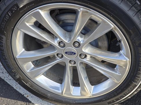 Used 2019 Ford Explorer XLT w/ Equipment Group 202A image 10