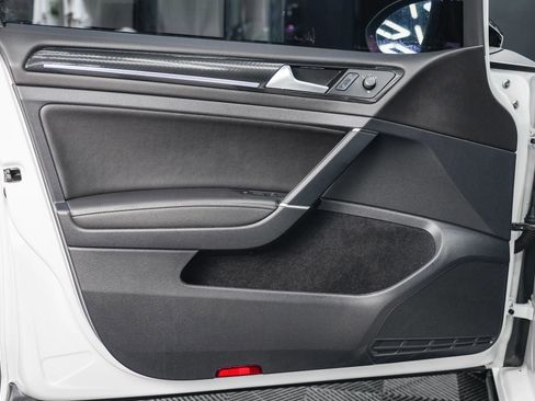 Used 2018 Volkswagen Golf R 4-Door image 37