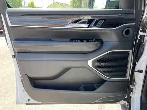 Certified 2022 Jeep Wagoneer Series II AWD/4WD image 9