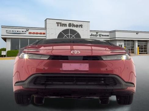 Used 2025 Toyota Prius LE FWD image 2