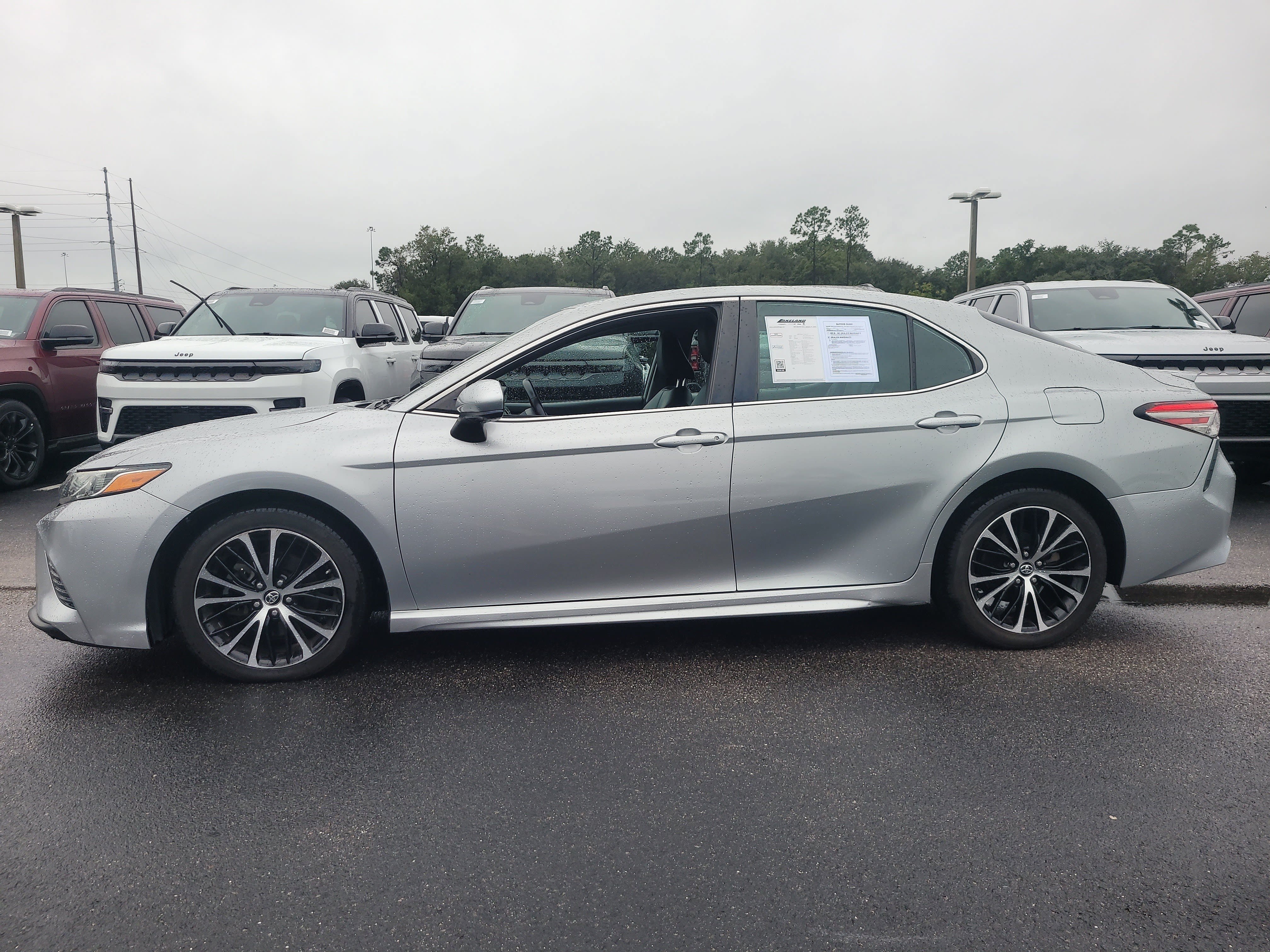 Used 2019 Toyota Camry SE FWD image 7