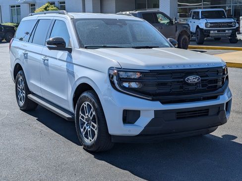 New 2026 Ford Expedition Active RWD image 4