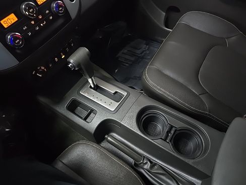 Used 2013 Nissan Frontier PRO-4X w/ Pro-4x Luxury Pkg image 28