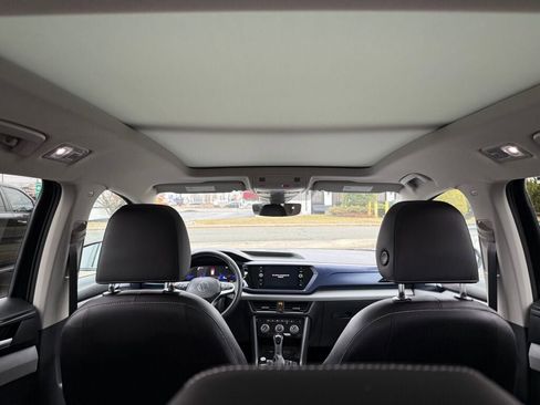 Used 2023 Volkswagen Taos SE w/ Panoramic Sunroof Package image 32