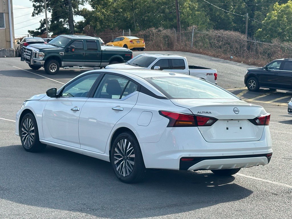Used 2025 Nissan Altima 2.5 SV FWD image 6