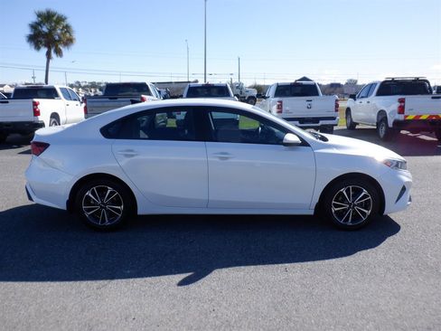Used 2023 Kia Forte LXS image 3