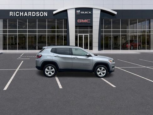 Used 2020 Jeep Compass Latitude w/ Cold Weather Group AWD/4WD image 7