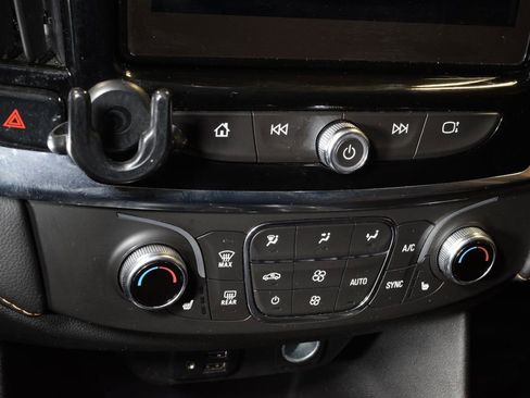 Used 2021 Chevrolet Traverse LT w/ LT Premium Package FWD image 25