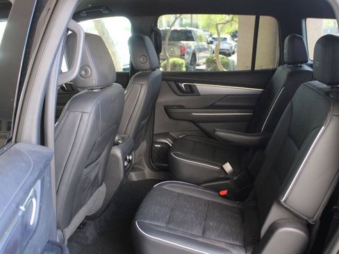Used 2025 Buick Enclave Sport Touring FWD image 10