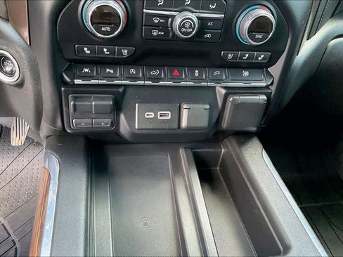 Used 2019 Chevrolet Silverado 1500 High Country AWD/4WD image 32