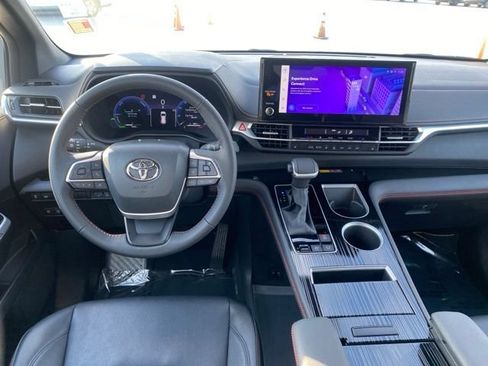 Certified 2025 Toyota Sienna XSE AWD/4WD image 15