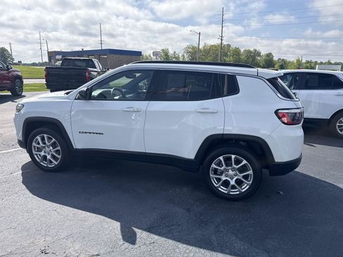 Used 2023 Jeep Compass Latitude AWD/4WD image 6