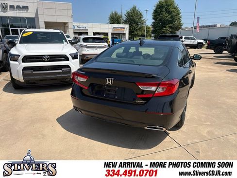 Used 2018 Honda Accord Sport image 10