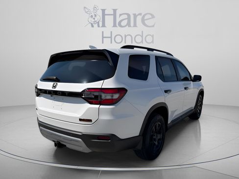 Certified 2024 Honda Pilot TrailSport image 5