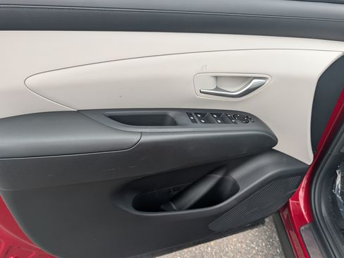 Used 2025 Hyundai Tucson SE AWD/4WD image 11