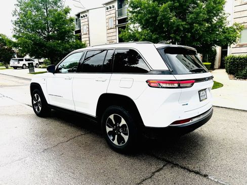 Used 2022 Jeep Grand Cherokee Limited 4xe w/ Luxury Tech Group II AWD/4WD image 3