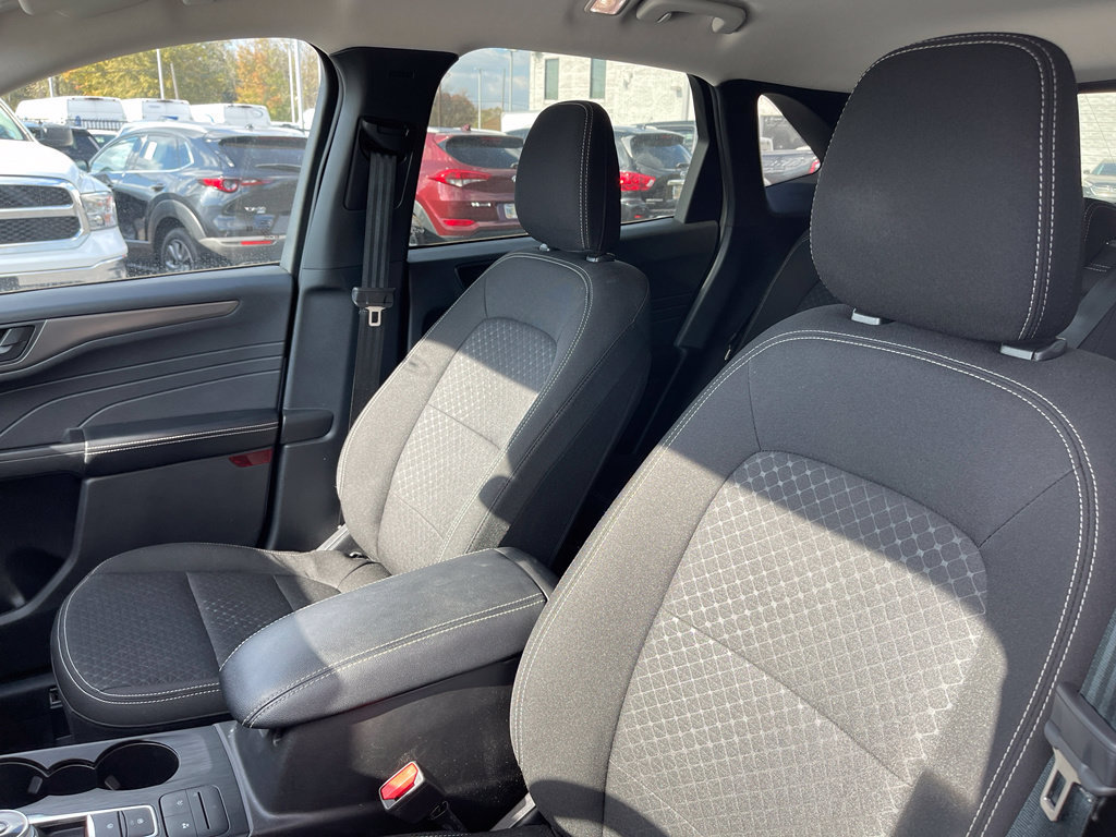 Used 2025 Ford Escape Active AWD/4WD image 14