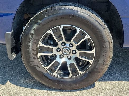 Used 2021 Nissan Titan SV w/ SV Convenience Package RWD image 9
