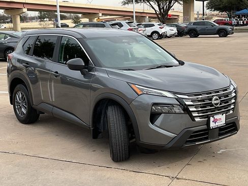 Used 2025 Nissan Rogue S image 4