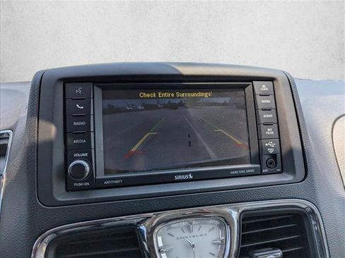 Used 2016 Chrysler Town & Country LX FWD image 18