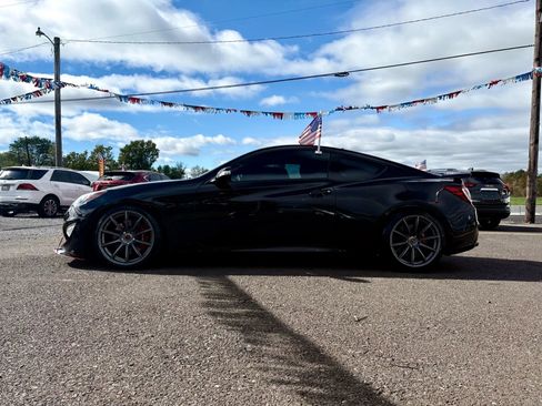 Used 2015 Hyundai Genesis 3.8 image 2