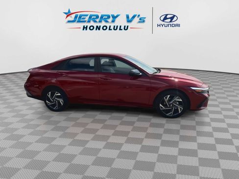 Used 2025 Hyundai Elantra SEL image 9