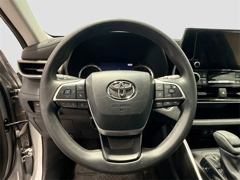 Certified 2023 Toyota Highlander L image 9