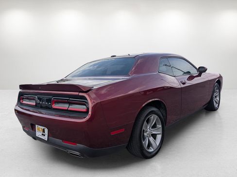Used 2019 Dodge Challenger SXT image 5