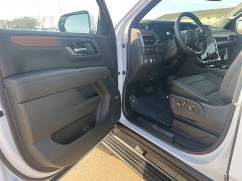 New 2026 GMC Yukon Denali w/ Sun & Power Step Package image 9