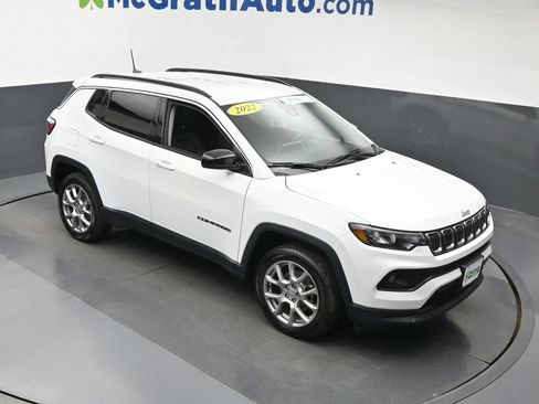 Used 2022 Jeep Compass Latitude AWD/4WD image 3
