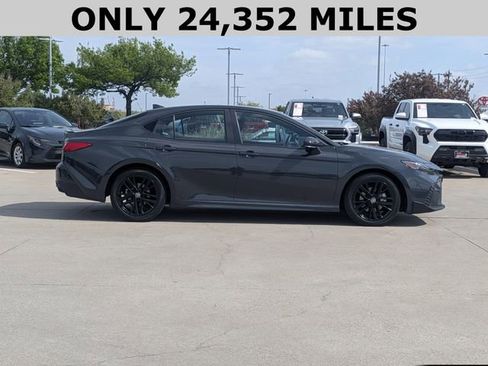 Used 2025 Toyota Camry SE image 4