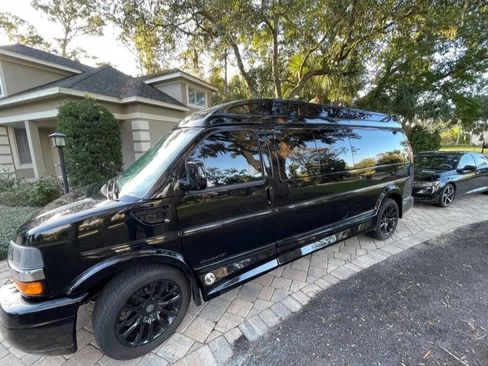 Used 2021 Chevrolet Express 2500 2500 3dr Extended Cargo Van image 2