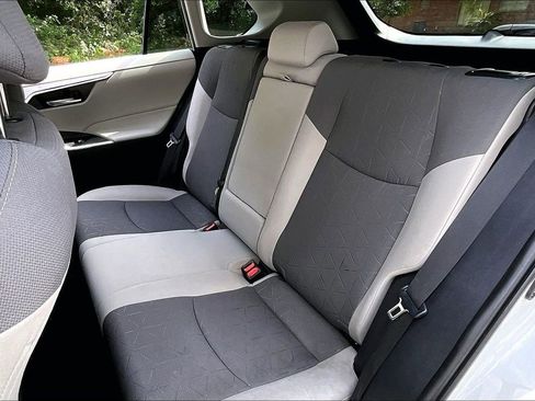 Used 2022 Toyota RAV4 XLE FWD image 19