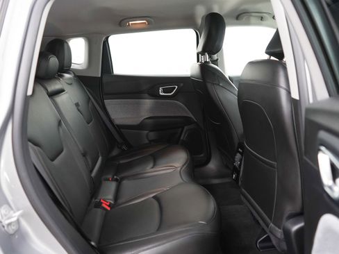 Used 2022 Jeep Compass Latitude AWD/4WD image 12