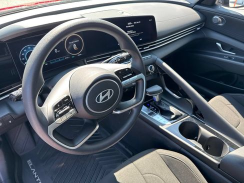 Used 2024 Hyundai Elantra Blue FWD image 20