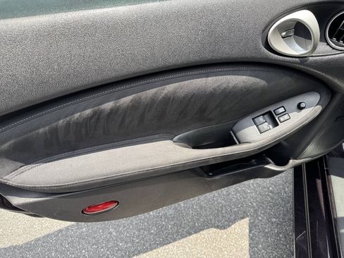 Used 2015 Nissan 370Z Touring RWD image 20