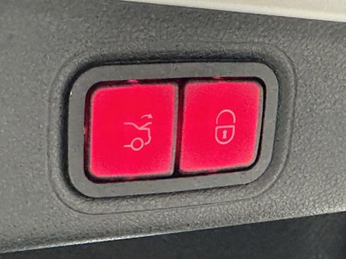 Used 2018 Mercedes-Benz E 300 image 24