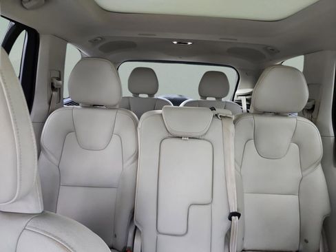 Used 2018 Volvo XC90 T5 Momentum w/ Convenience Package image 16