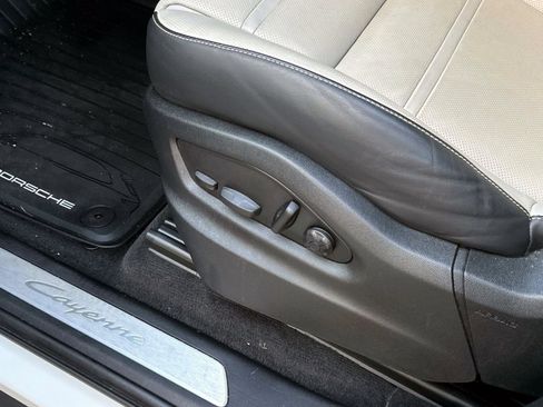 Used 2024 Porsche Cayenne image 20
