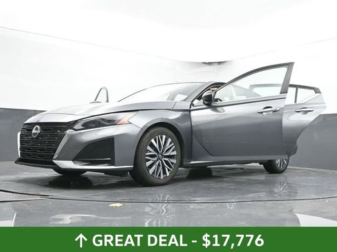 Used 2024 Nissan Altima 2.5 SV image 73