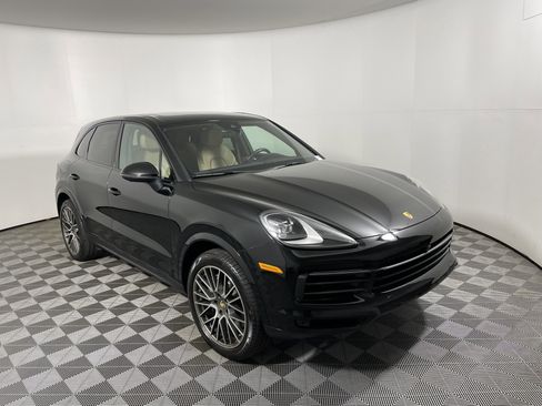 Used 2023 Porsche Cayenne Platinum Edition image 9