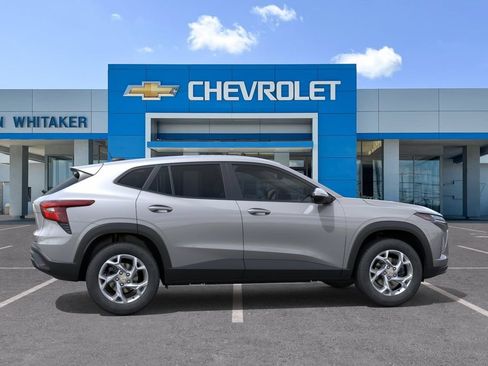 New 2026 Chevrolet Trax LS w/ LS Convenience Package FWD image 5