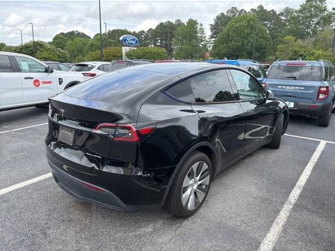 Used 2024 Tesla Model Y Long Range AWD/4WD image 3
