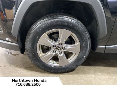 Used 2023 Toyota RAV4 XLE AWD/4WD image 17