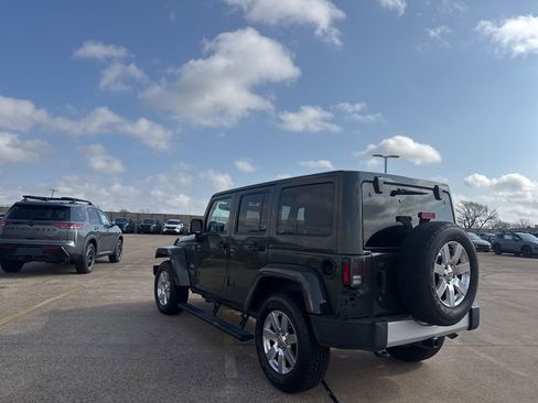 Used 2015 Jeep Wrangler Unlimited Sahara w/ Max Tow Package image 17